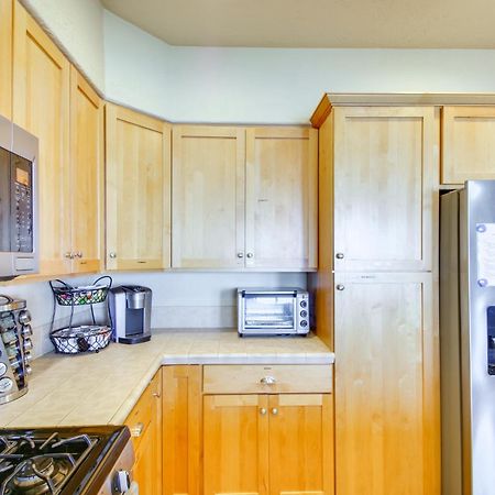 Quiet Waterfront Escape With Hot Tub And Beach Access! Голд Бийч Екстериор снимка