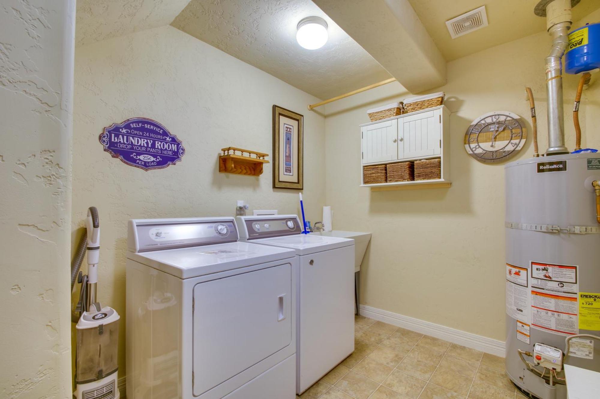 Quiet Waterfront Escape With Hot Tub And Beach Access! Голд Бийч Екстериор снимка