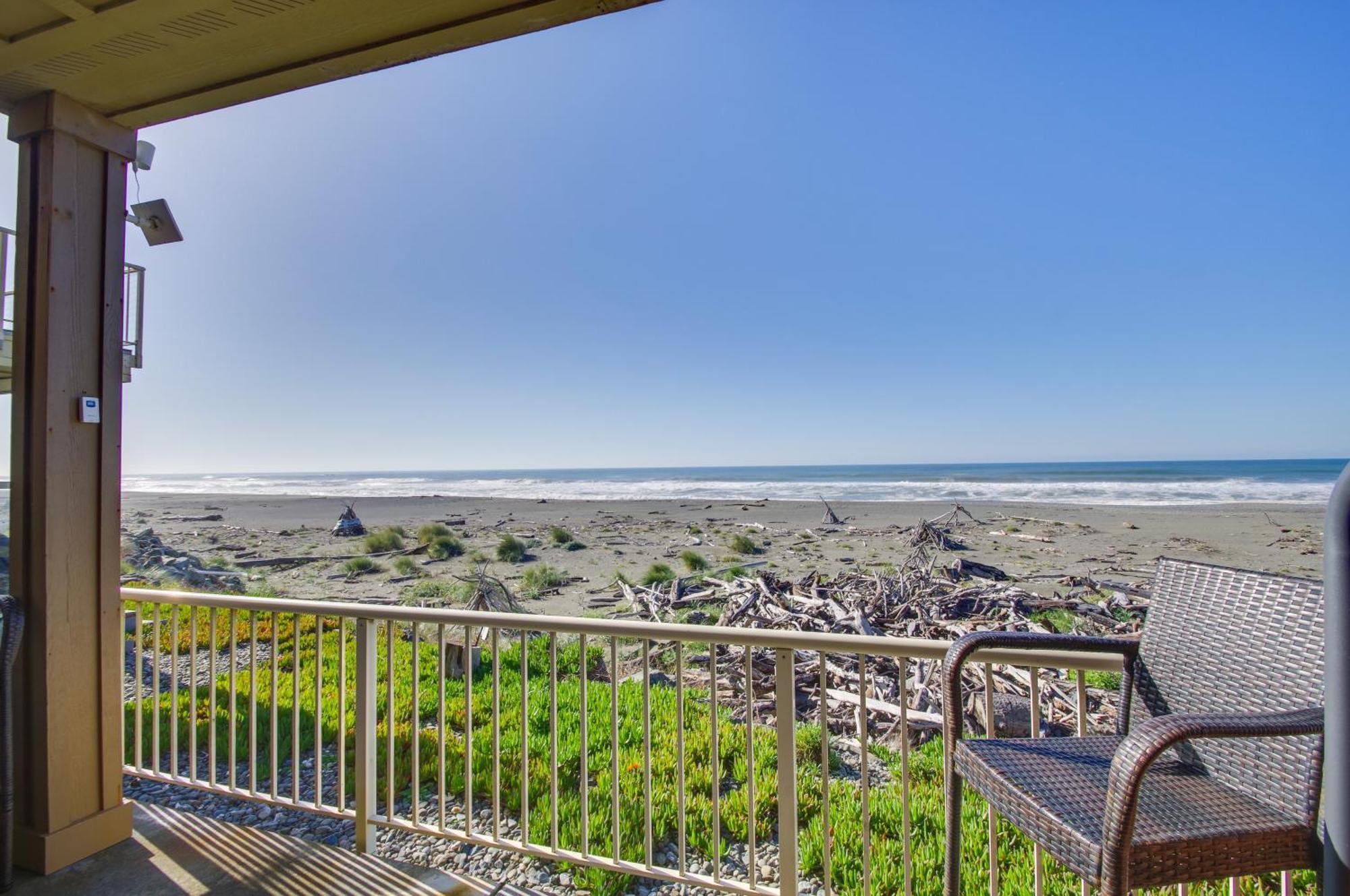 Quiet Waterfront Escape With Hot Tub And Beach Access! Голд Бийч Екстериор снимка