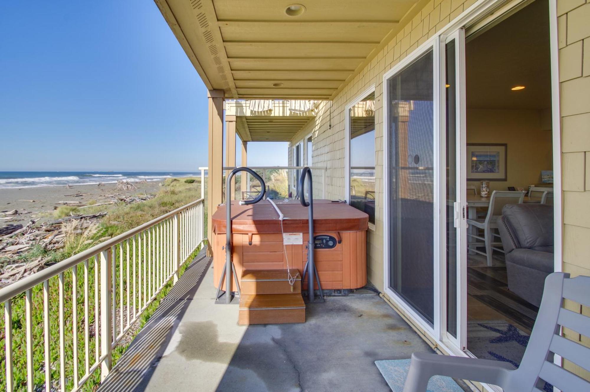 Quiet Waterfront Escape With Hot Tub And Beach Access! Голд Бийч Екстериор снимка