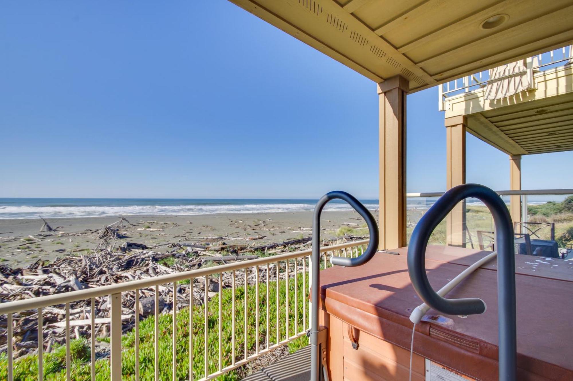 Quiet Waterfront Escape With Hot Tub And Beach Access! Голд Бийч Екстериор снимка